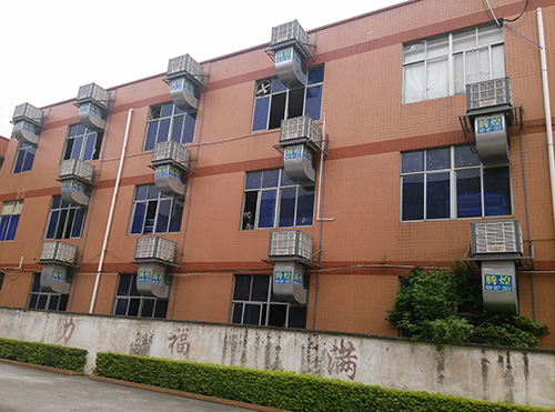 如何掌控水冷体育录像的温度？